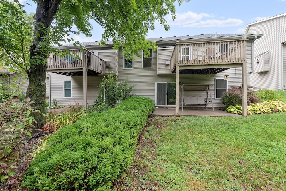 Beautiful Townhome 11 Minutes To Downtown 3 Bedroom Townhouse