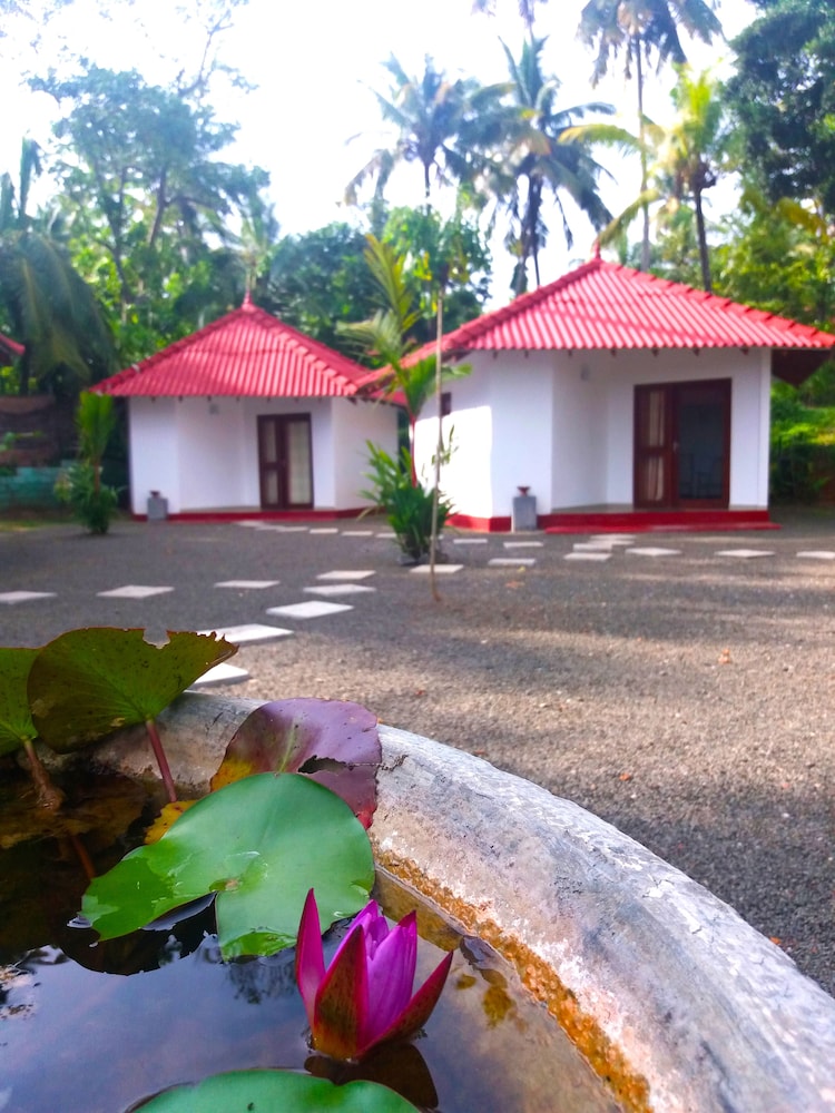 Lagoon Resort Goviyapana