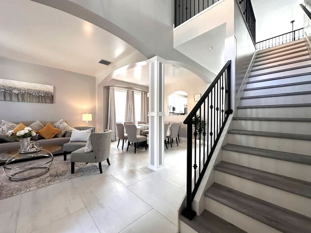 Luxury Villa Near Disney 6 Bd Home With Private Pool and Resort