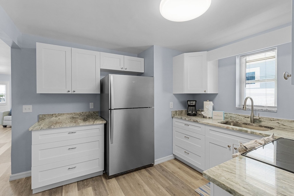 412 Harbor Hideaway: 2bd Cottage, Walk To Times Square! 2 Bedroom Home