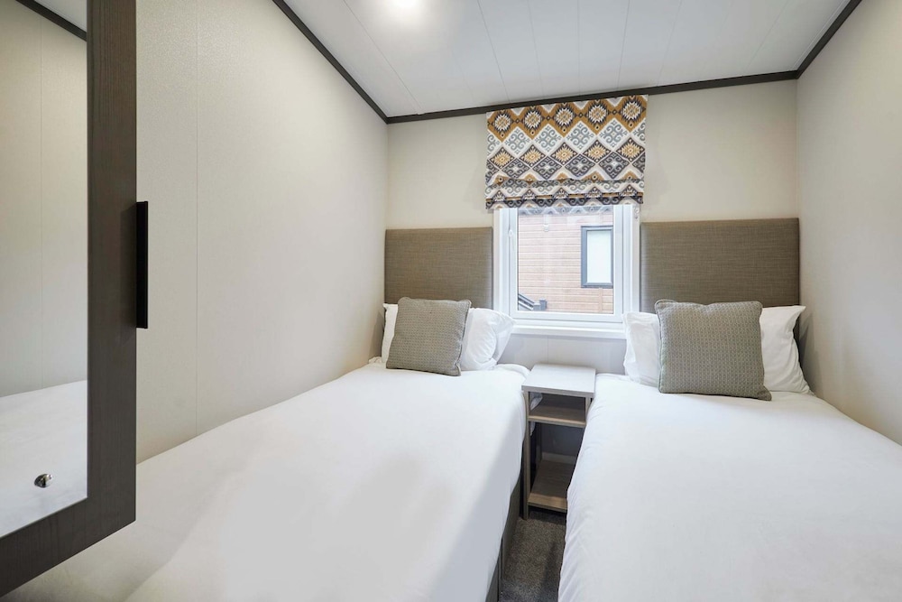 Host Stay Field View Lodge