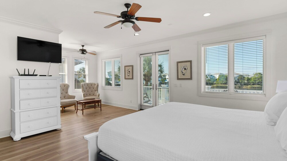 Lakefront Haven in Carillon Beach