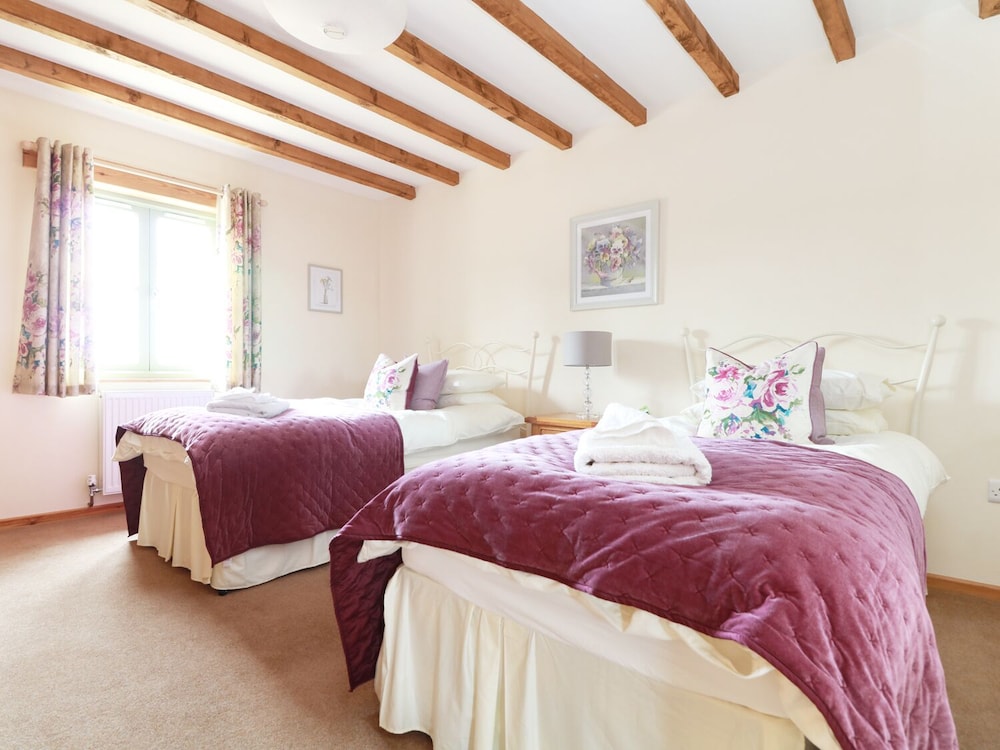 Hawthorn Cottage view 5
