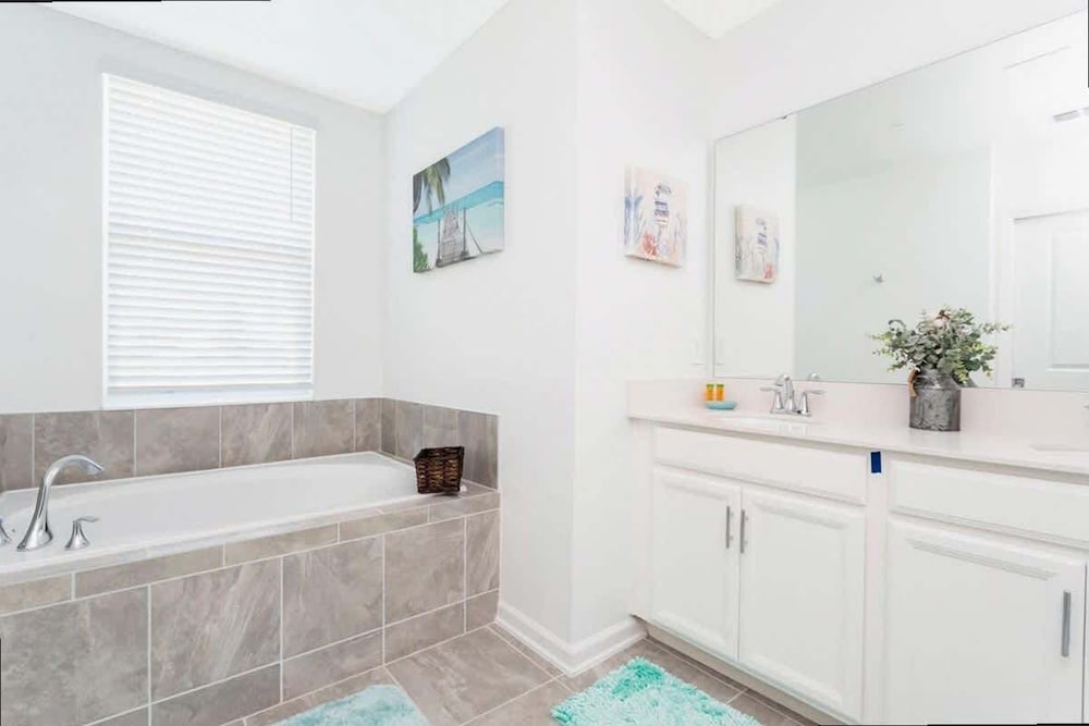 Modern 2Bd Townhome Minutes to Disney w Waterpark