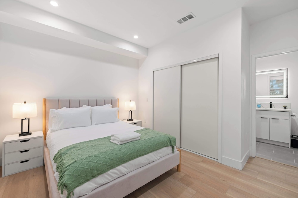 Not Affected by the Fire/modern 5BR Home With Parking, Near LA Attractions #4