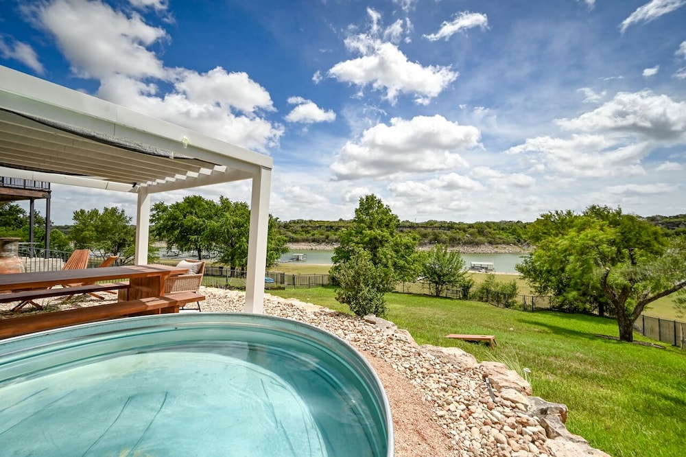 Luxury Lakefront Home-private Dock - Dipping Pool! - Property Image 37