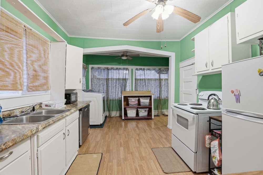 Cozy Matewan Trail Stay 3 Bedroom Home