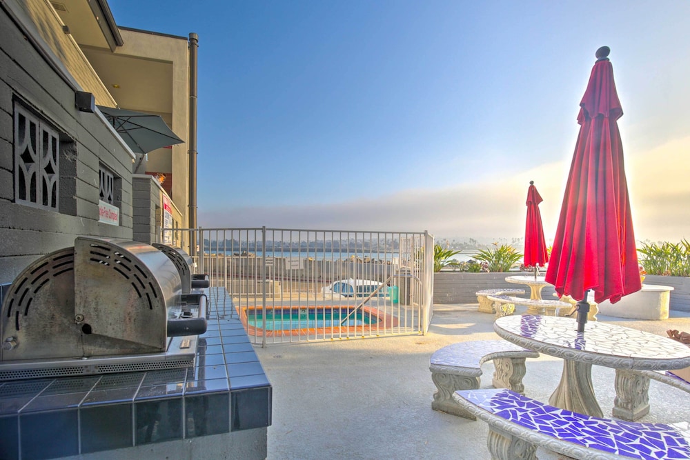 Chic Bay View Condo < 10 Miles to Dtwn San Diego!