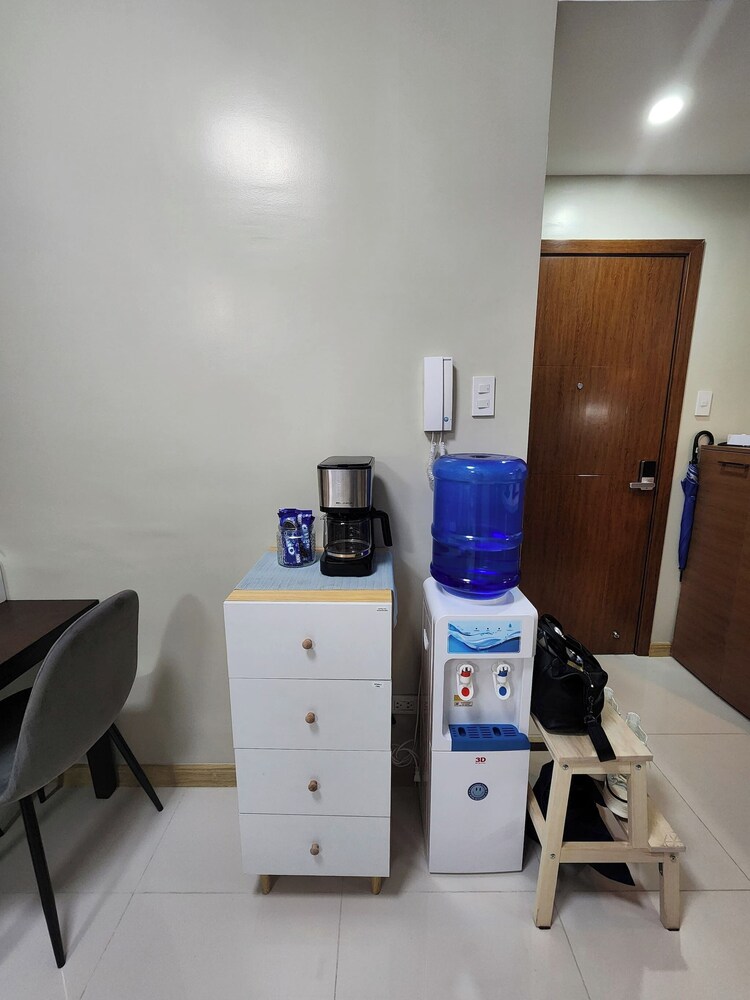 Cozy 1BR Condo in Mandaluyong City With City Skyline View