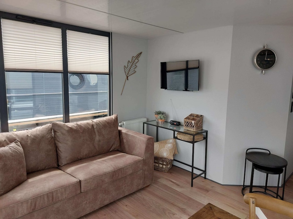Luxury Houseboat in Volendam Marina, photo 36