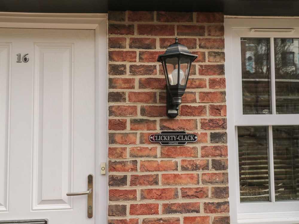 Clickety-clack Cottage