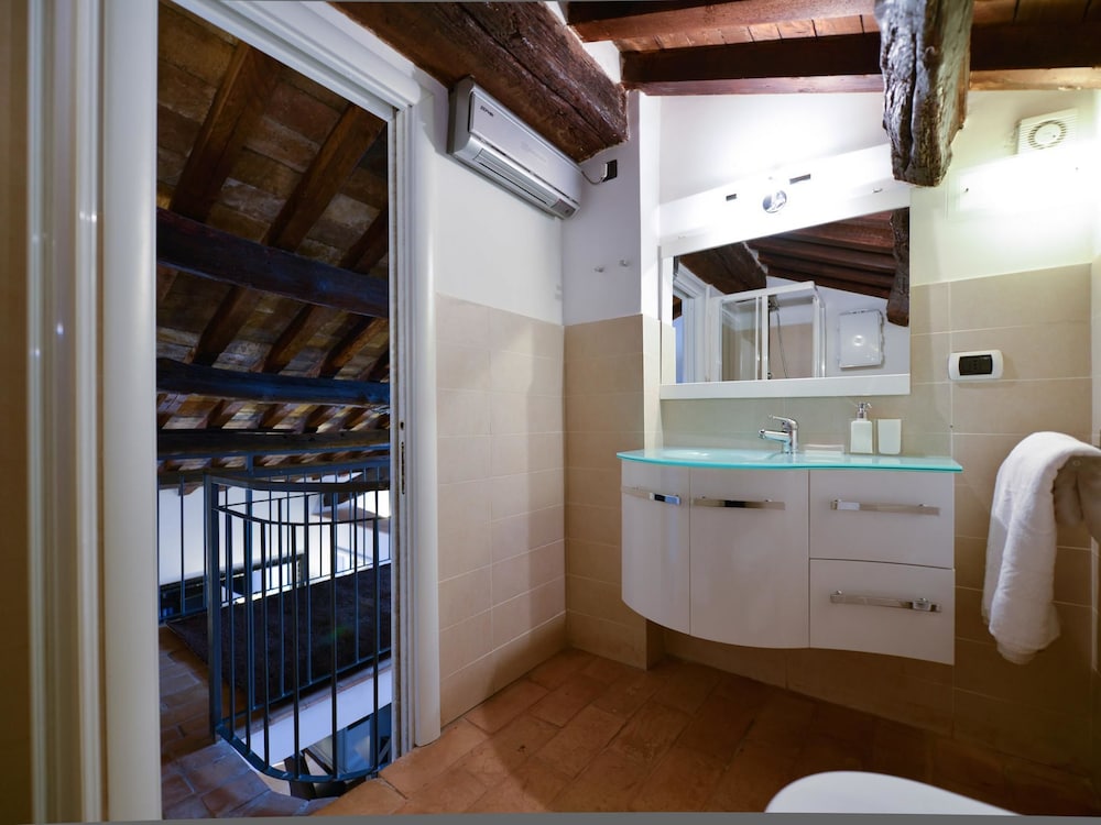 Ibernesi 1 Apartment