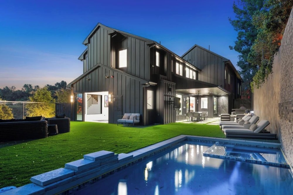 Oak Haven Sanctuary - Grand Estate With Pool, Guest House & Scenic Views