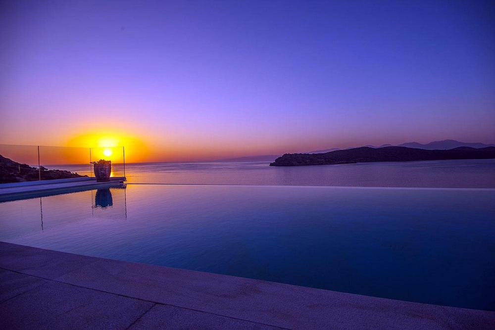 Beach Access 5 Bedroom Villa view 4