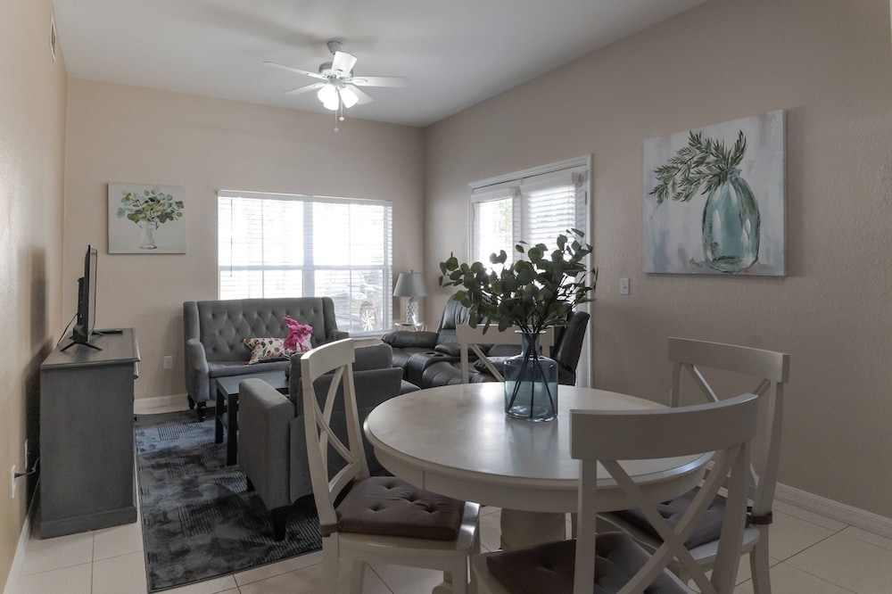 Charming Townhouse Near Disney