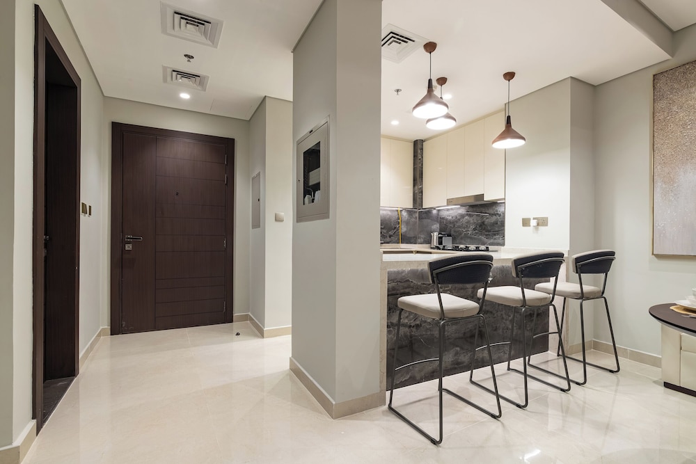 SIMPLY COMFORT Skyline Apts at Nobles Tower with Luxury Burj View