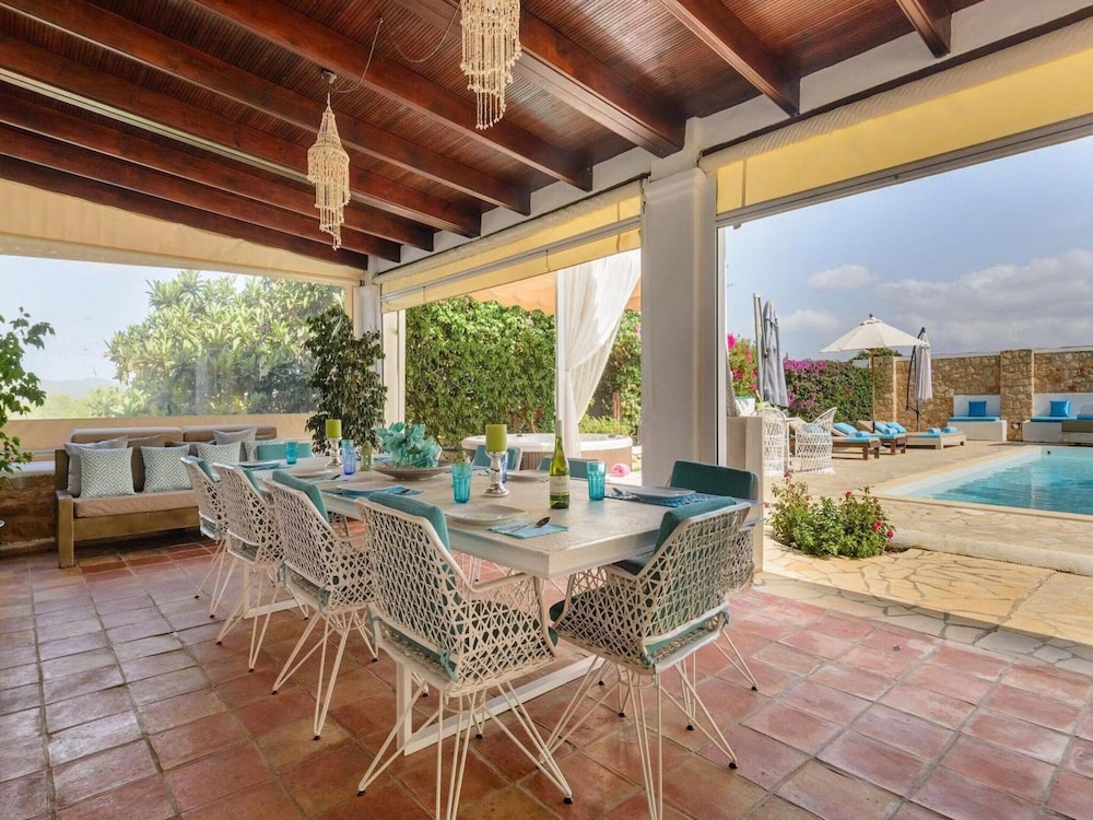 Inviting Villa With Beautiful Outdoor Area