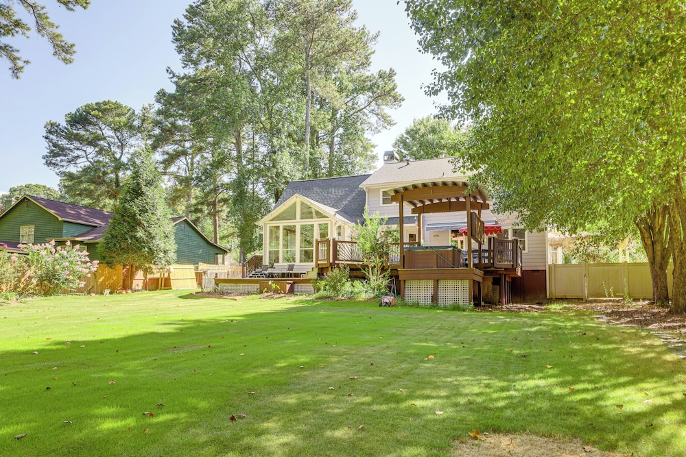 6 Mi to Stone Mountain Park: Home w/ Deck!