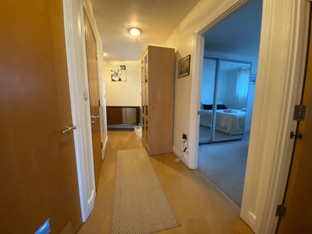 London Riverside Apartment-2 Bed-freep-balcony