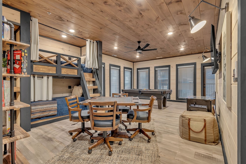 Pigeon Forge Large Cabins