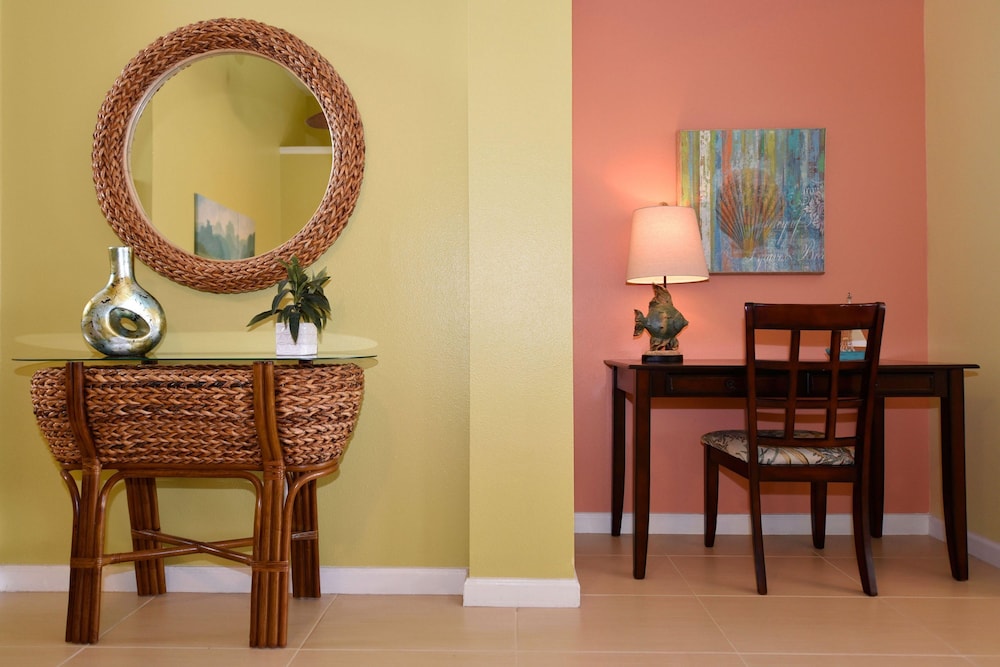Caribbean Breeze Pool Home 3 Miles to Disney