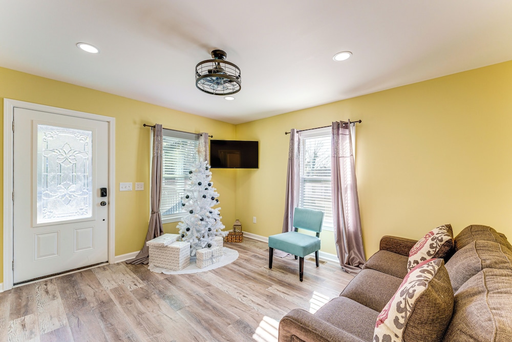 Walk Downtown: Charming Rome Abode w/ Yard!