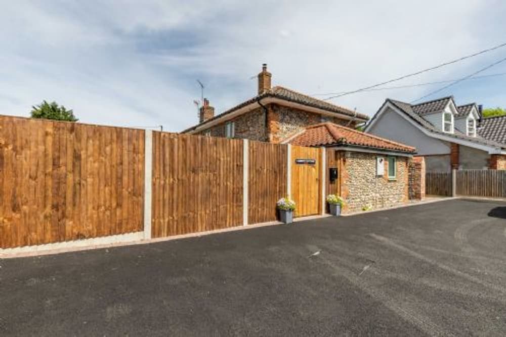 Host Stay Sand Pit Cottage