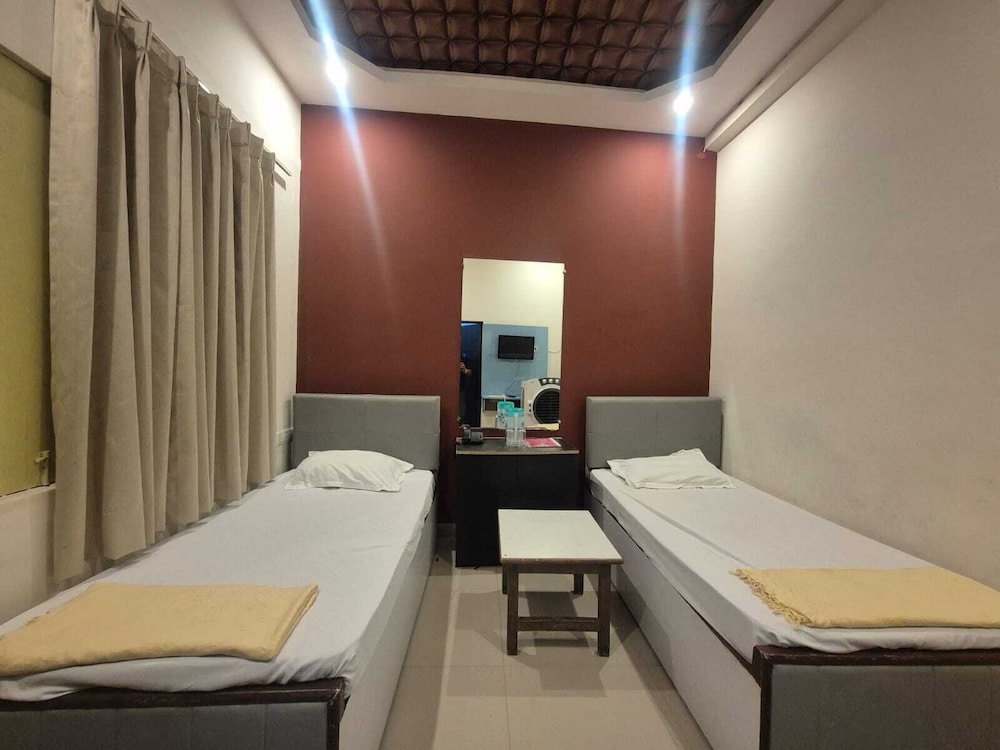 Varun Hotel and Restaurant