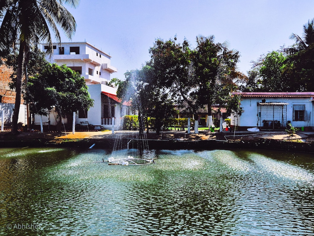Sands Courtyard