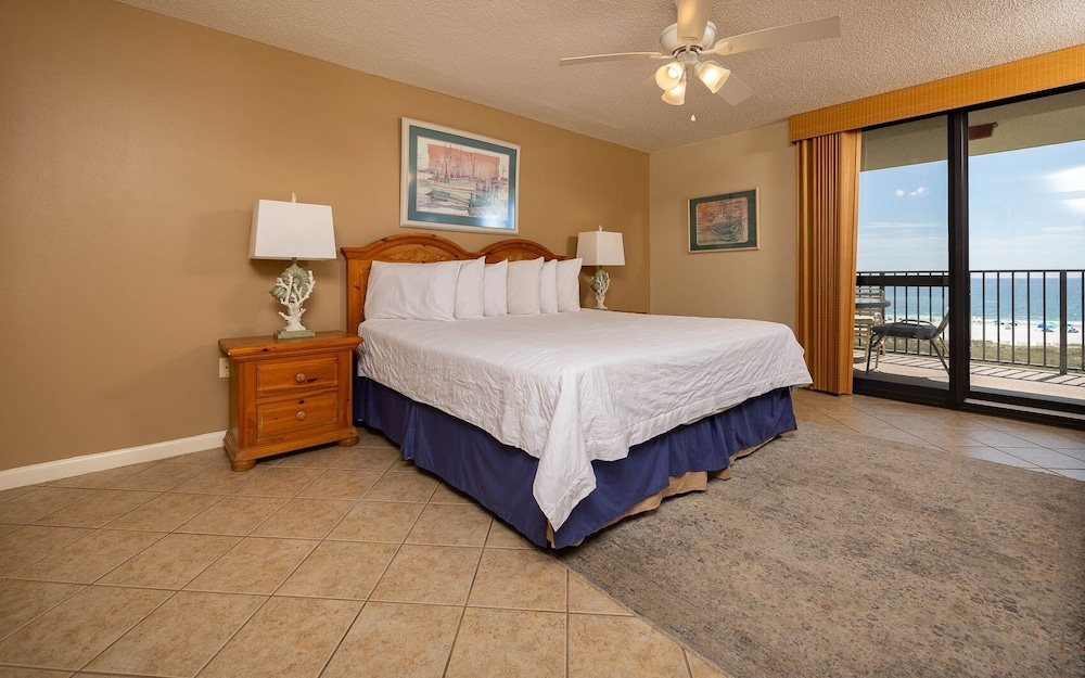 Phoenix Vi 6513 3 Bedroom Condo