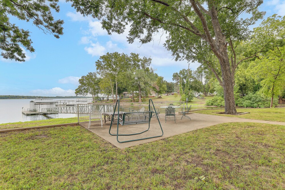 Bring Your Boat! Lakefront Home w/ Dock in Grove