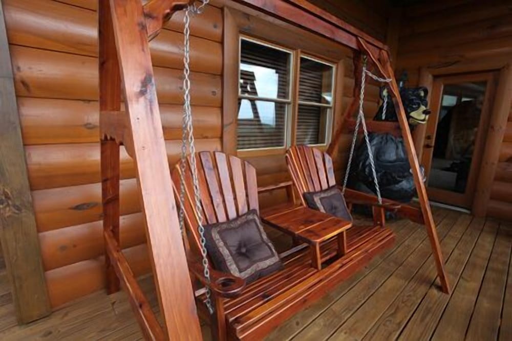 Serenity Mountain Pool 9 Br cabin by RedAwning