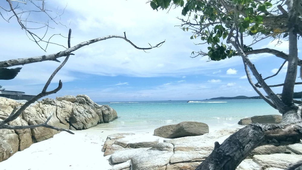 Green Bay Samed Resort
