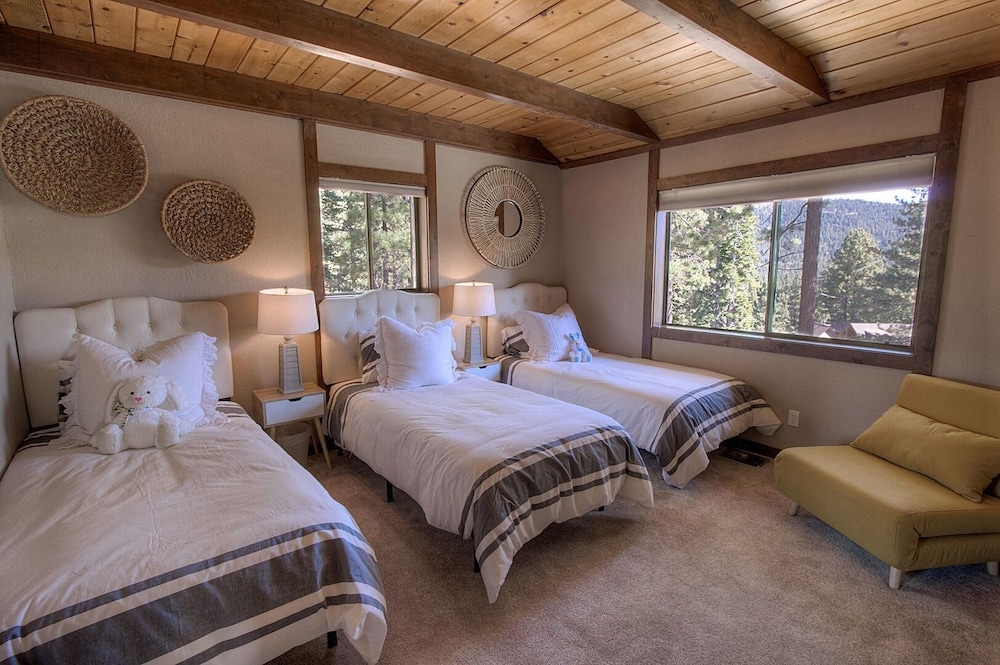 Lake Tahoe Vacations - Inclining View 3 Bedroom Home by RedAwning - Property Image 19