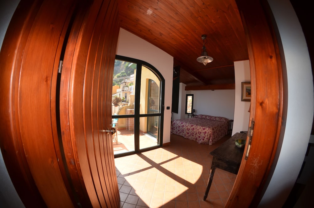 Le Piccole Grotte view 4
