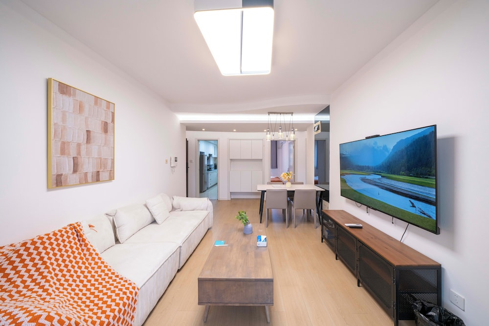 Tyms Changning Spacious 3BR 2BA APT