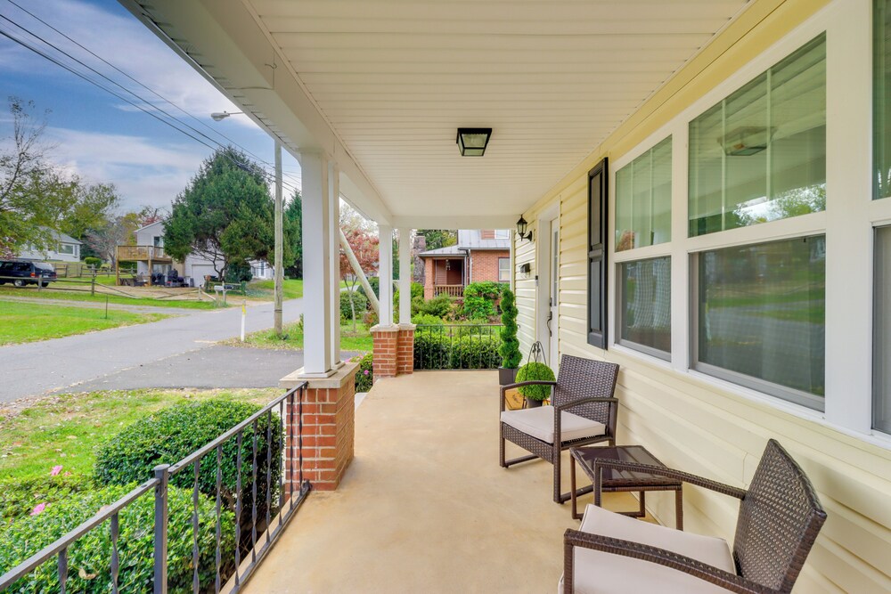 Warrenton Gem: Walk to Downtown! view 3