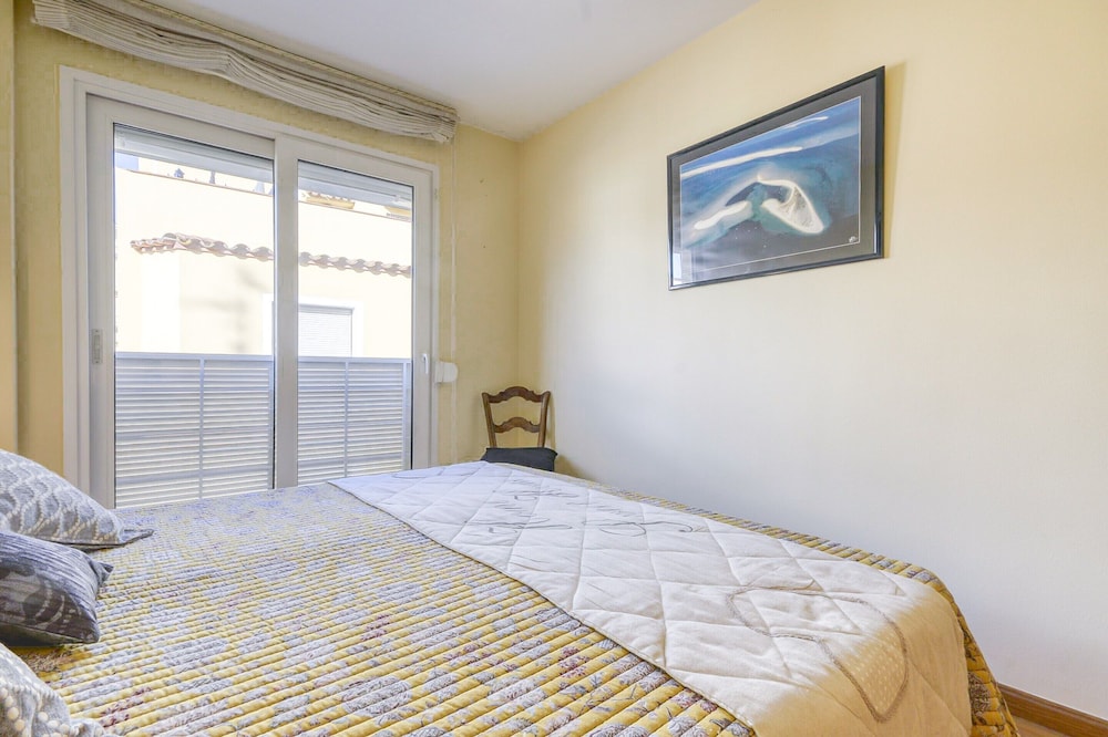 Apartment in Roses Near Playa de Roses Beach