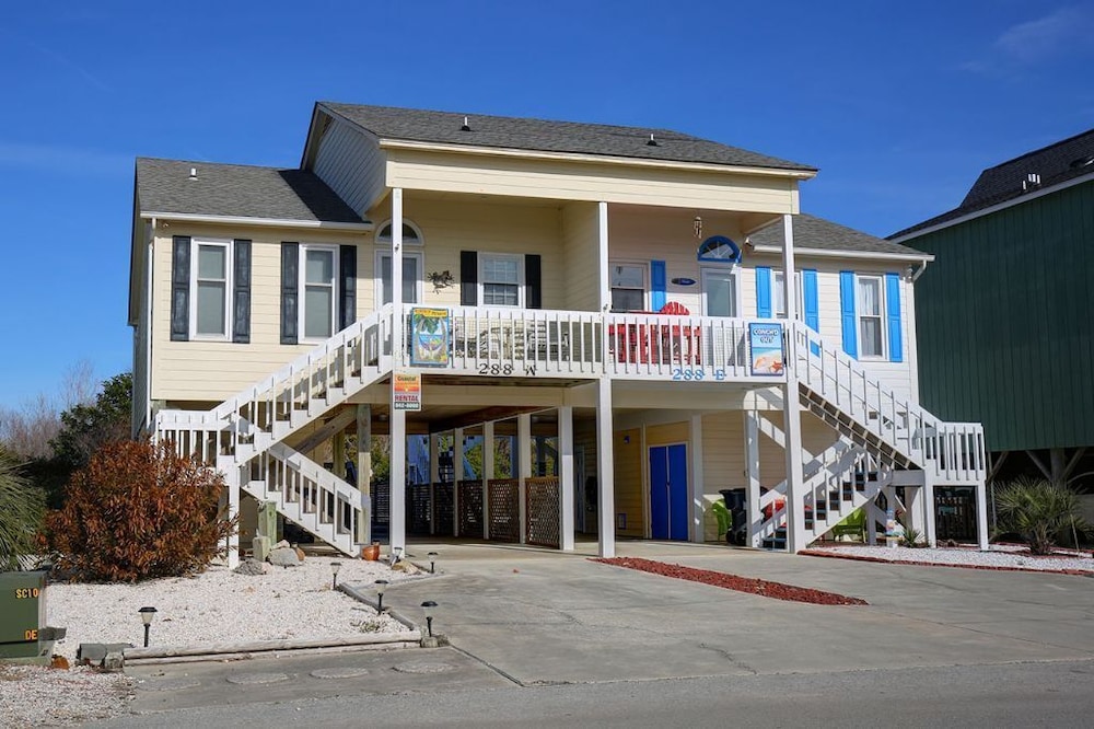 Toadally Relaxin' 2 Bedroom Home by RedAwning - Property Image 10