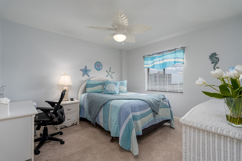 Welcome To Ambassador # 905 Penthouse 2 Bedroom Condo by RedAwning
