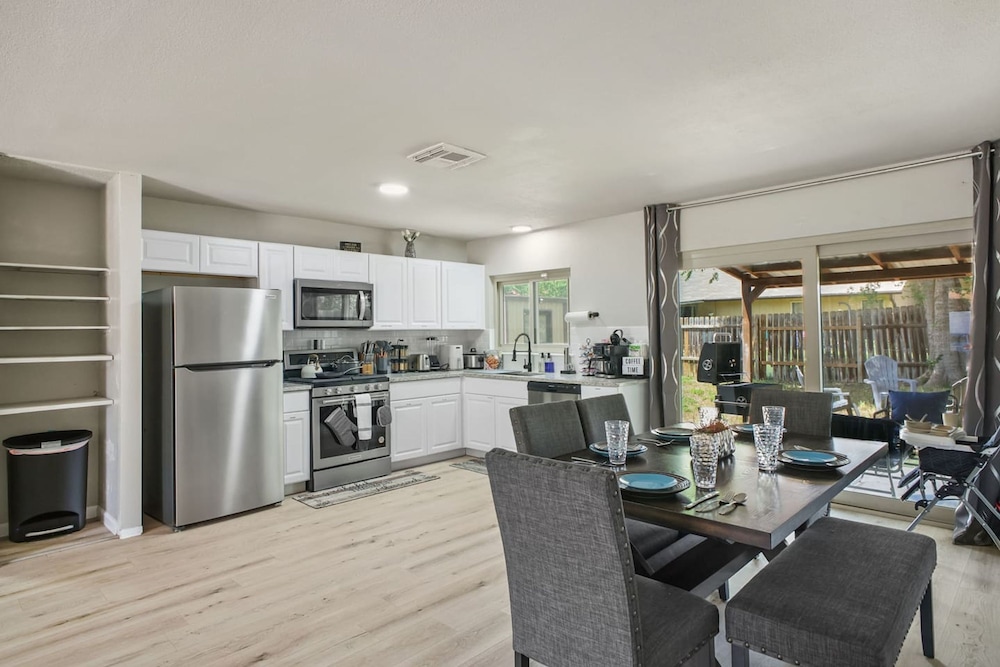 Cozy 3BR Home Family-friendly Near Attractions