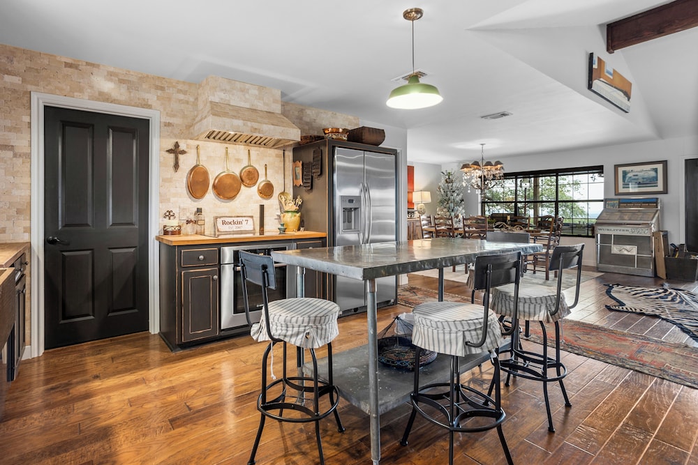 5BR Luxury Home w/ Pool & Wrap-around Porch