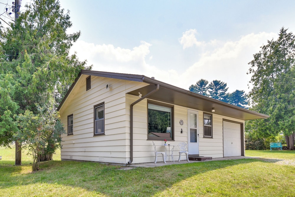 Steps to Water + Boating: Houghton Lake Retreat
