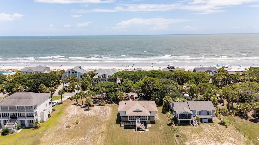 Coastal Charm With Canal Views - 419 Tarpon Blvd, Fripp Island