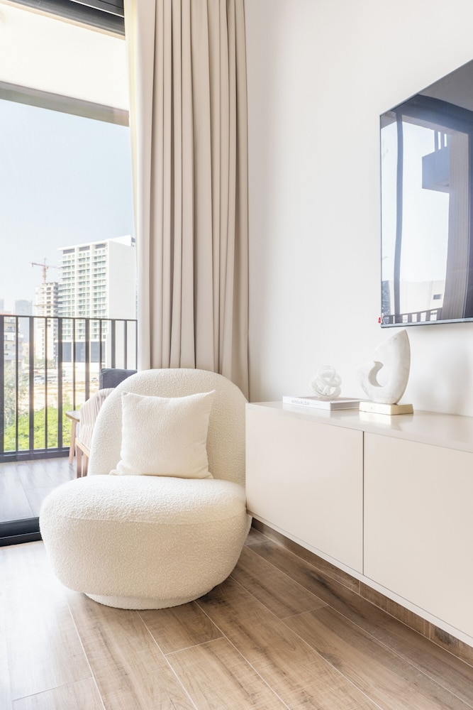 JVC Gem 2BR w maidsroom - Oakley Square