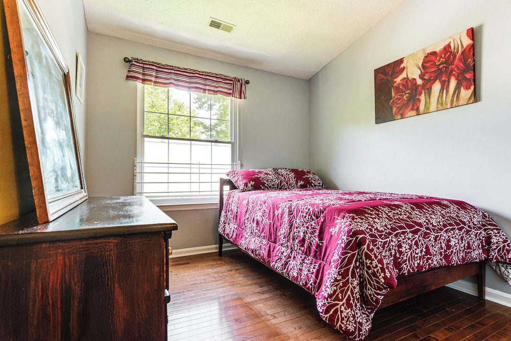 11 Mi to Dtwn Aberdeen: Spacious Townhome!