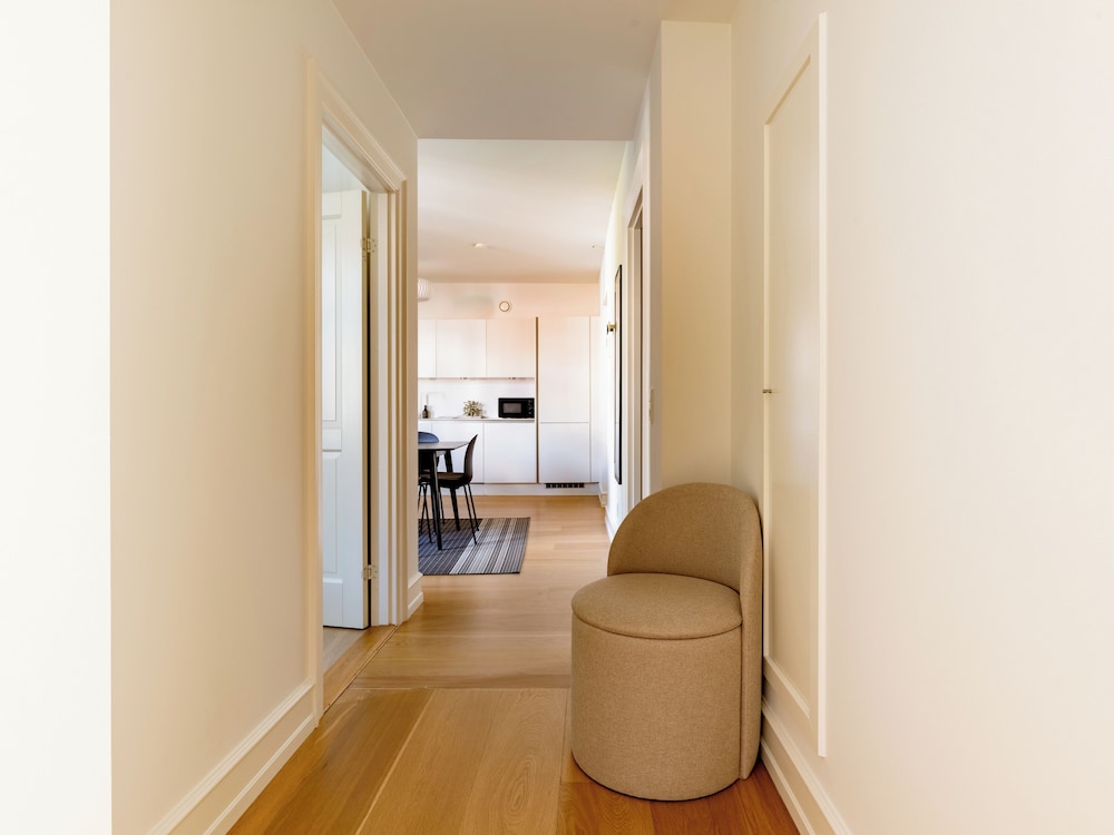 Sanders Shield 2 - 3 Bedroom Apartment With Balcony