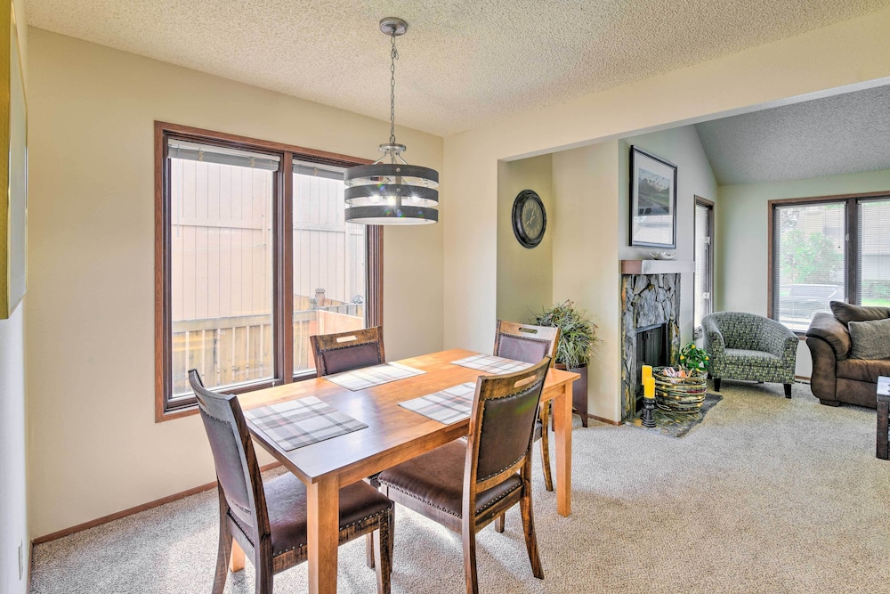Hotel Modern Anchorage Townhome: 8 Mi to Downtown! - Image 1