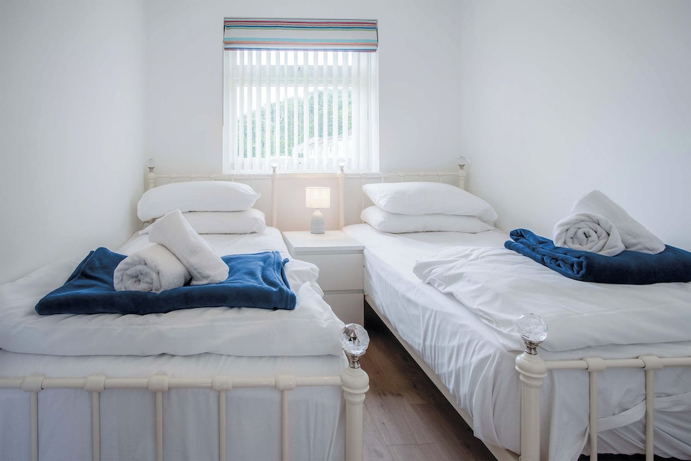 Bayview 61 - 2 Bedroom - Bayview Oxwich