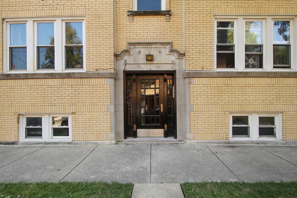 Ideal 1BR Apt - Cullom C2